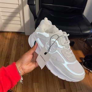 Hey guys! These shoes are brand new never worn